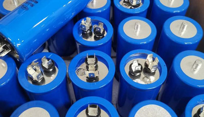 電機(jī)電容器10uf的容量大嗎?